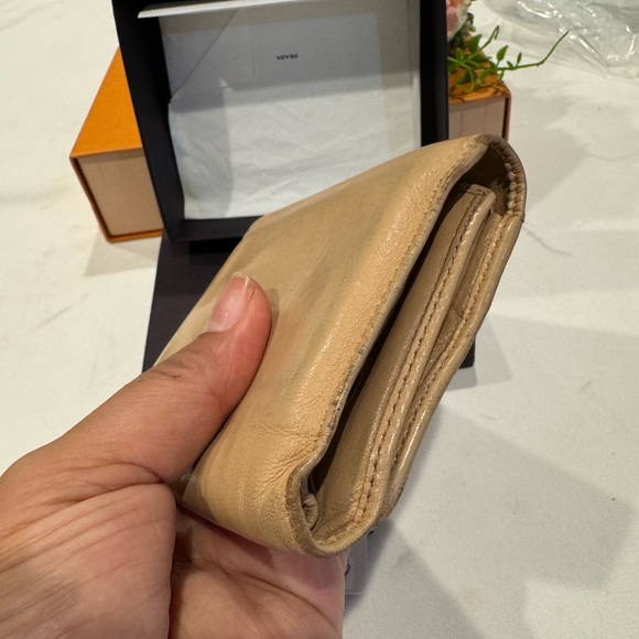 Authentic Prada small soft leather wallet with authenticity card and box - Picture 4 of 15